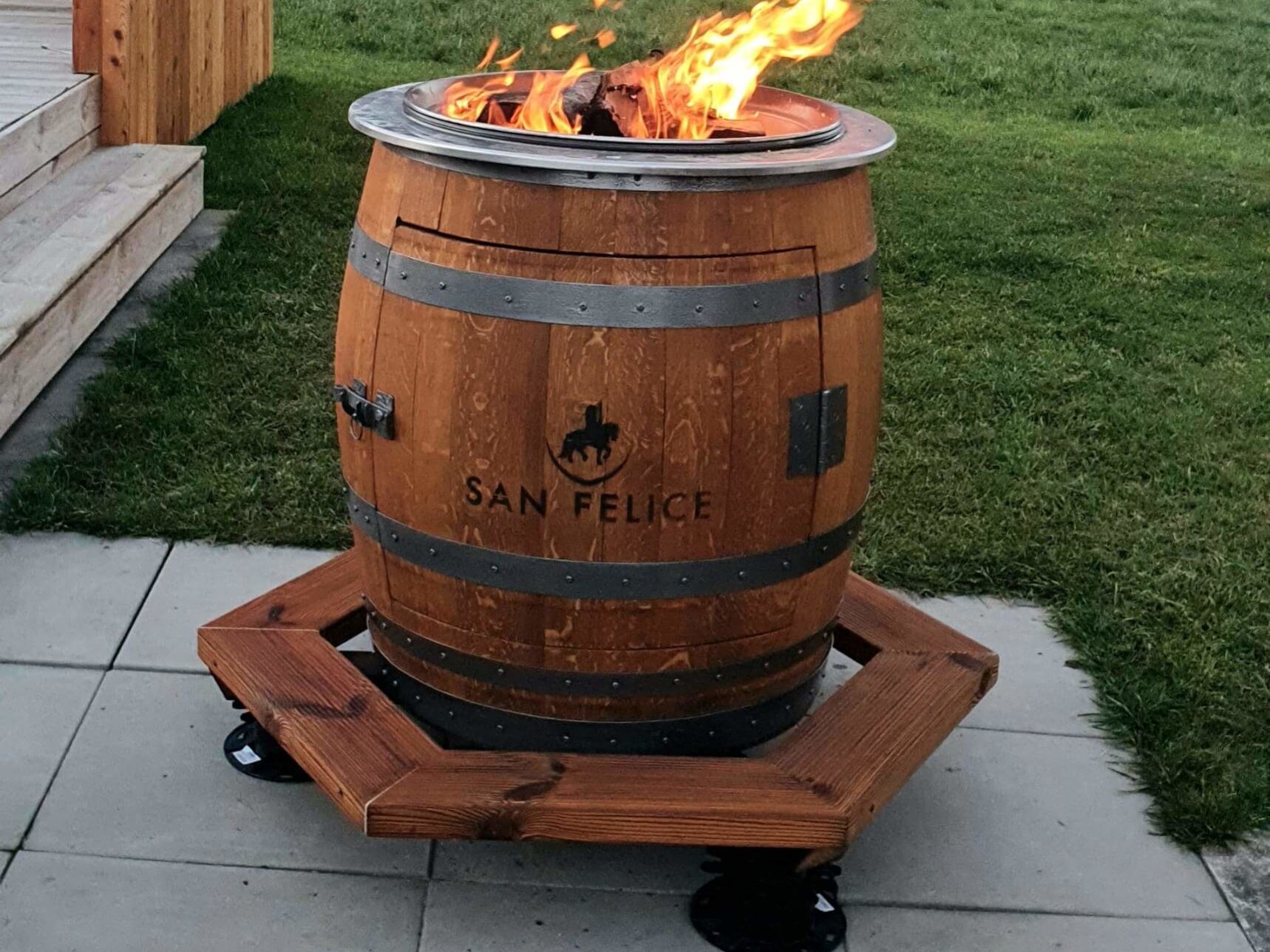 Grill aus einem Weinfass Grill